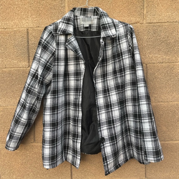 Women’s Black and White Plaid Coat, great condition - Picture 4 of 4